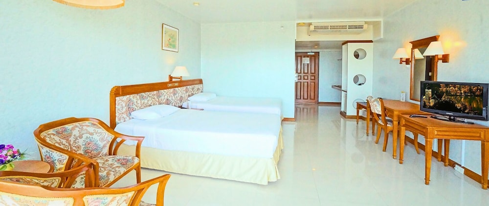 Pattaya Park Beach Resort — Hotel rooms in Pattaya, Chonburi
