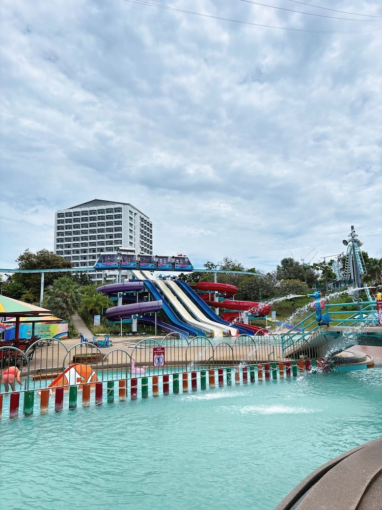 Pattaya Park Beach Resort — Swimming pool in Pattaya, Chonburi