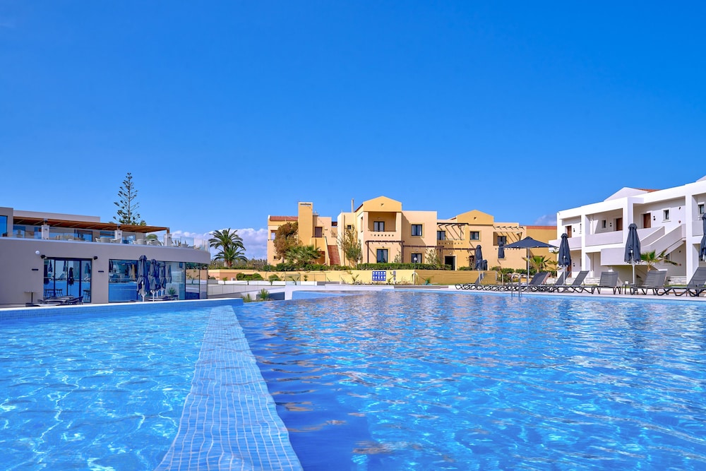 Silver Beach Hotel — Pool in Platanias