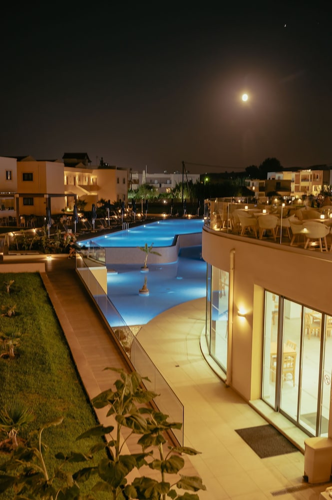 Silver Beach Hotel — Outdoor in Platanias