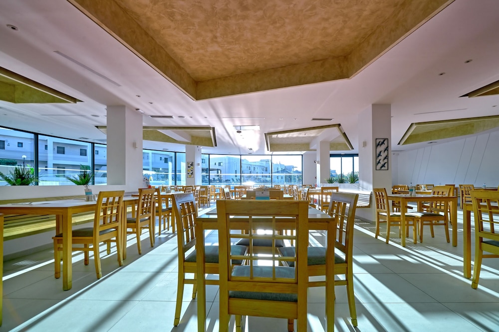 Silver Beach Hotel — Restaurant in Platanias