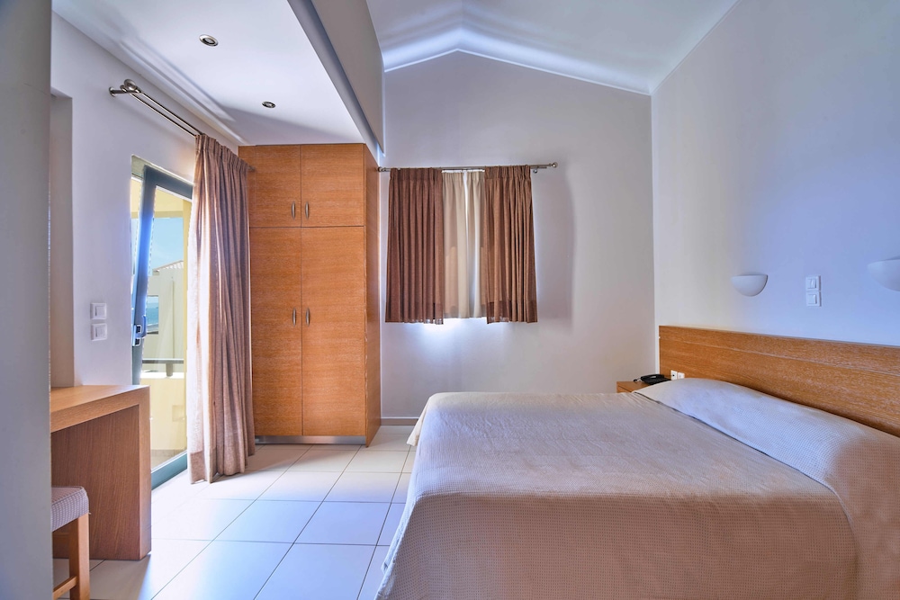 Silver Beach Hotel — Rooms in Platanias