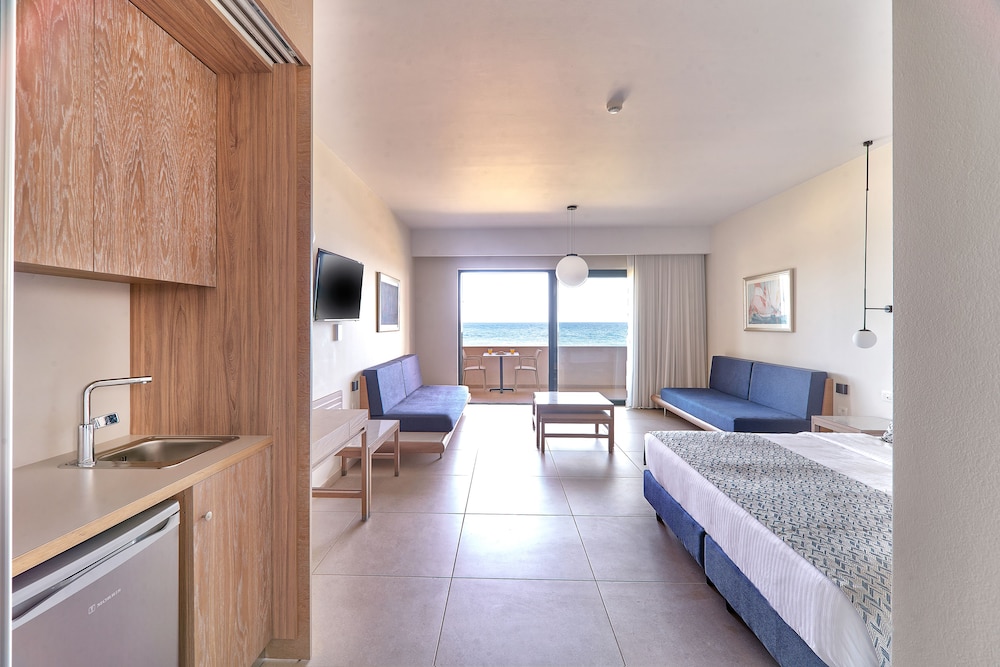 Silver Beach Hotel — Rooms in Platanias