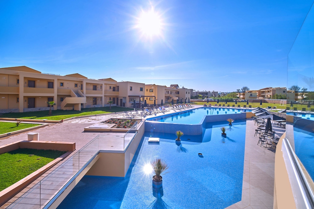 Silver Beach Hotel — Pool in Platanias