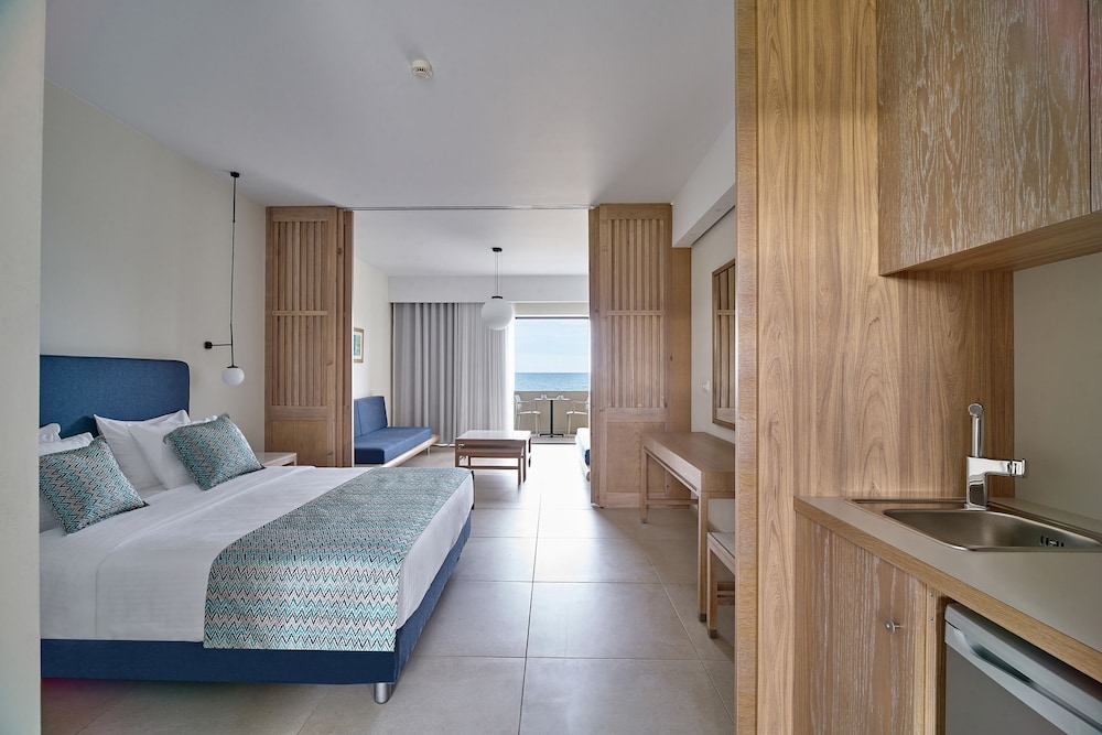 Silver Beach Hotel — Rooms in Platanias