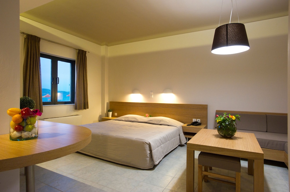 Silver Beach Hotel — Rooms in Platanias