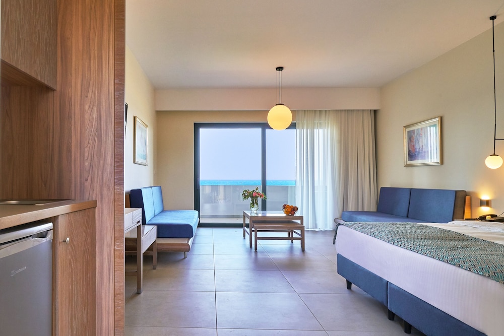 Silver Beach Hotel — Rooms in Platanias