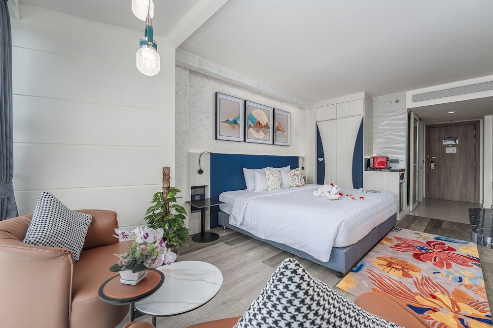 Hotel Clover Patong Phuket — Hotel rooms in Patong Beach, Phuket Province
