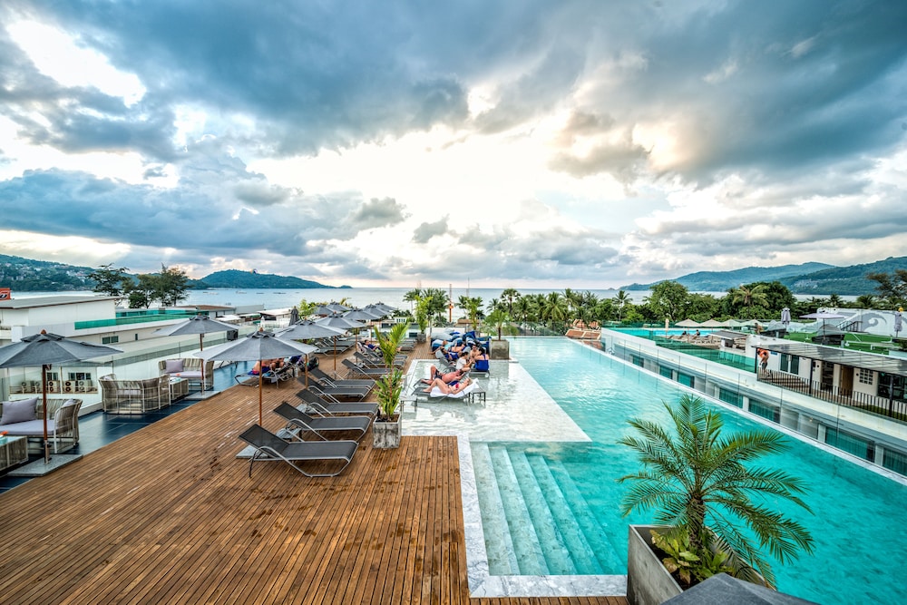 Hotel Clover Patong Phuket — Main photo in Patong Beach, Phuket Province