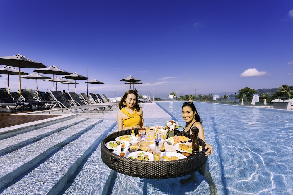 Hotel Clover Patong Phuket — Swimming pool in Patong Beach, Phuket Province