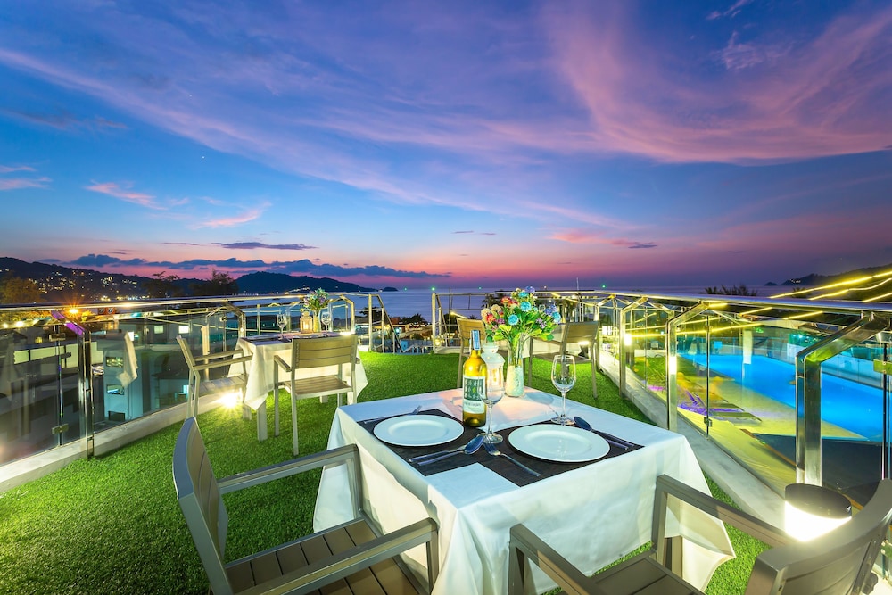 Hotel Clover Patong Phuket — Restaurant & bars in Patong Beach, Phuket Province