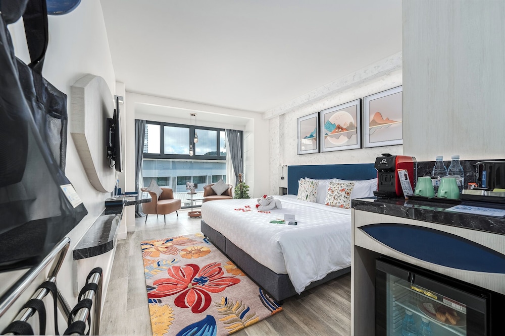 Hotel Clover Patong Phuket — Hotel rooms in Patong Beach, Phuket Province