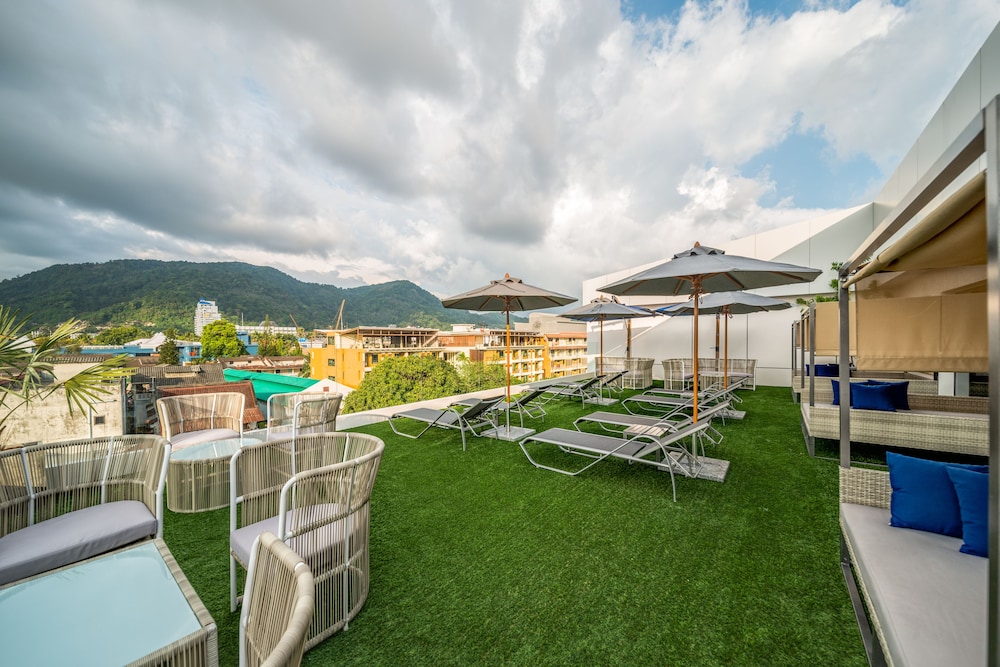 Hotel Clover Patong Phuket — Restaurant & bars in Patong Beach, Phuket Province