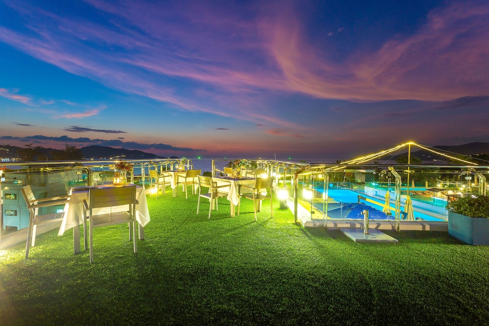 Hotel Clover Patong Phuket — Restaurant & bars in Patong Beach, Phuket Province