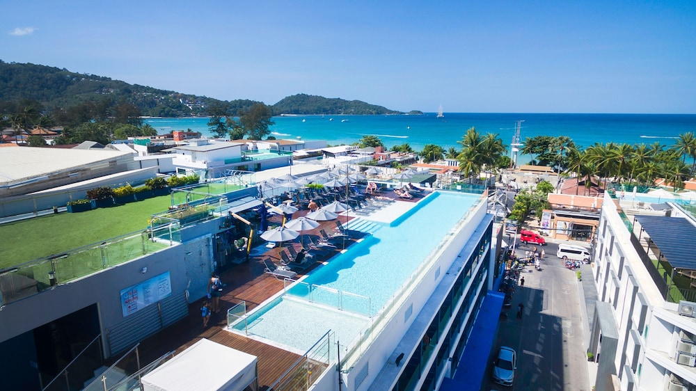 Hotel Clover Patong Phuket — Swimming pool in Patong Beach, Phuket Province