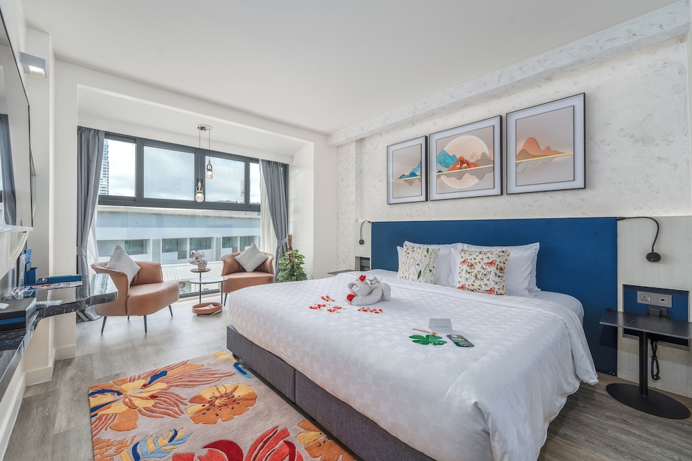 Hotel Clover Patong Phuket — Hotel rooms in Patong Beach, Phuket Province