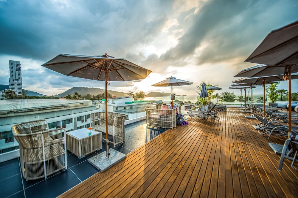 Hotel Clover Patong Phuket — Restaurant & bars in Patong Beach, Phuket Province