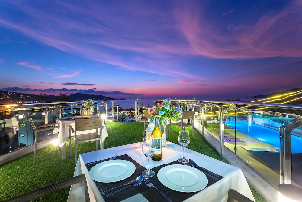 Hotel Clover Patong Phuket — Restaurant & bars in Patong Beach, Phuket Province