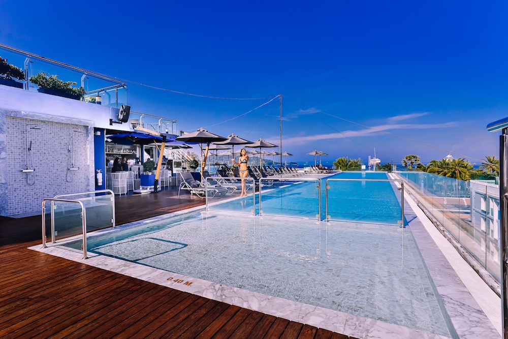 Hotel Clover Patong Phuket — Swimming pool in Patong Beach, Phuket Province