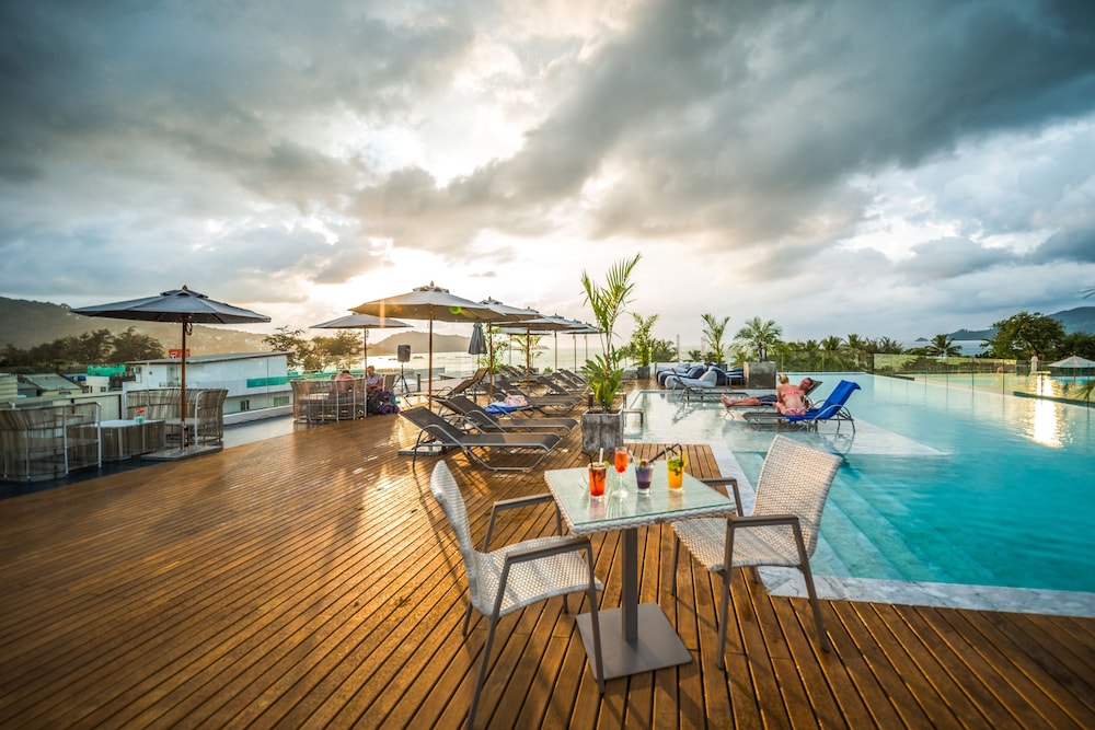 Hotel Clover Patong Phuket — Swimming pool in Patong Beach, Phuket Province