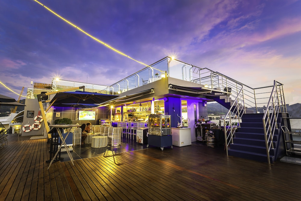 Hotel Clover Patong Phuket — Restaurant & bars in Patong Beach, Phuket Province