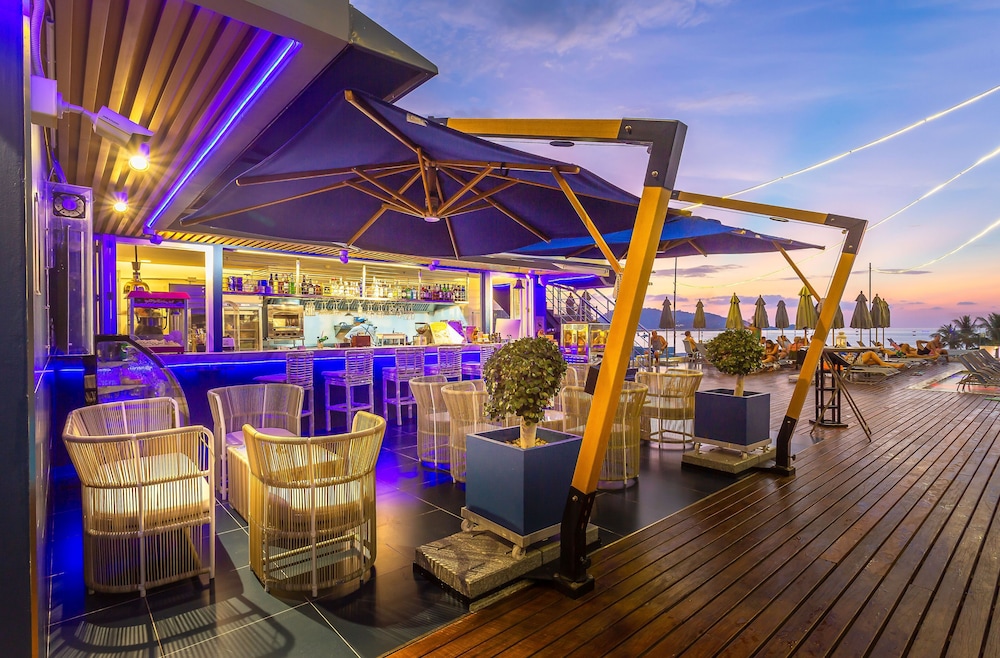 Hotel Clover Patong Phuket — Restaurant & bars in Patong Beach, Phuket Province