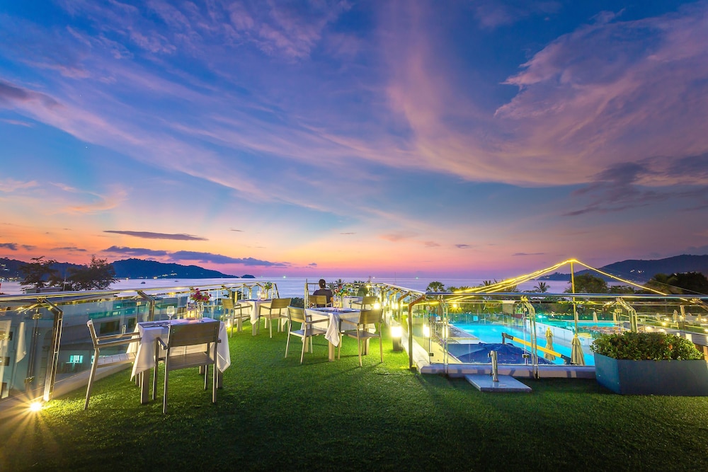 Hotel Clover Patong Phuket — Restaurant & bars in Patong Beach, Phuket Province