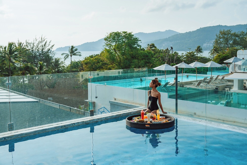 Hotel Clover Patong Phuket — Swimming pool in Patong Beach, Phuket Province