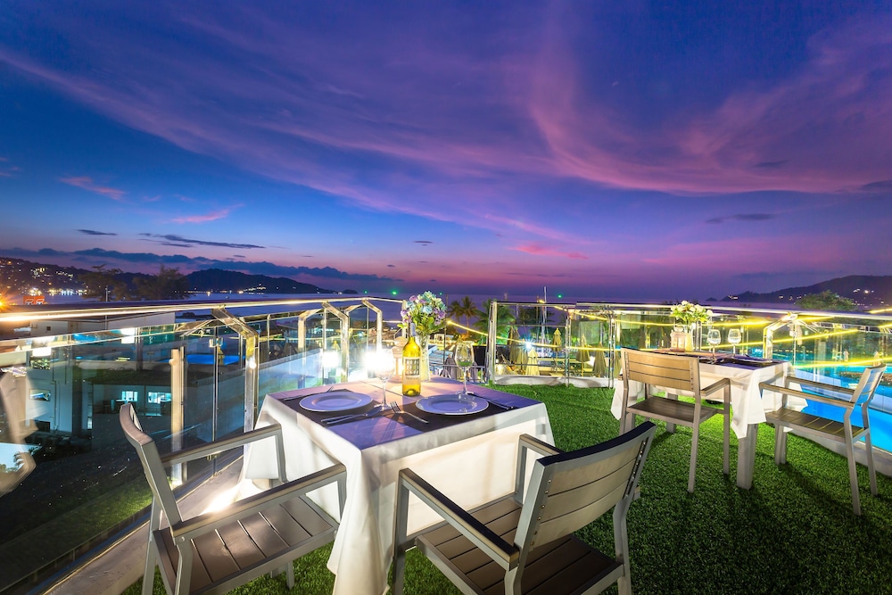 Hotel Clover Patong Phuket — Restaurant & bars in Patong Beach, Phuket Province