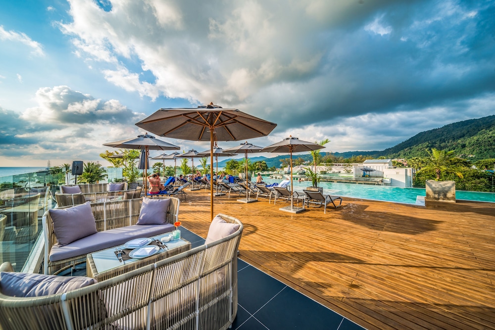 Hotel Clover Patong Phuket — Swimming pool in Patong Beach, Phuket Province