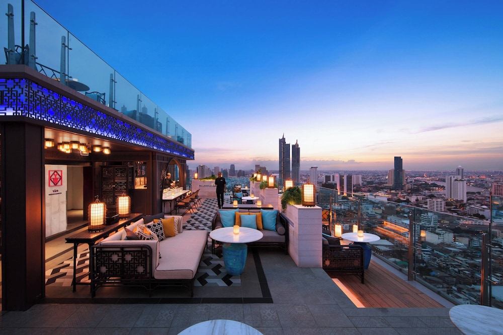 Bangkok Marriott Hotel The Surawongse — Restaurant & bars in Bangkok, Bangkok