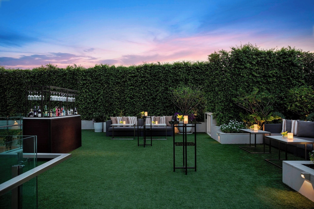 Bangkok Marriott Hotel The Surawongse — Restaurant & bars in Bangkok, Bangkok