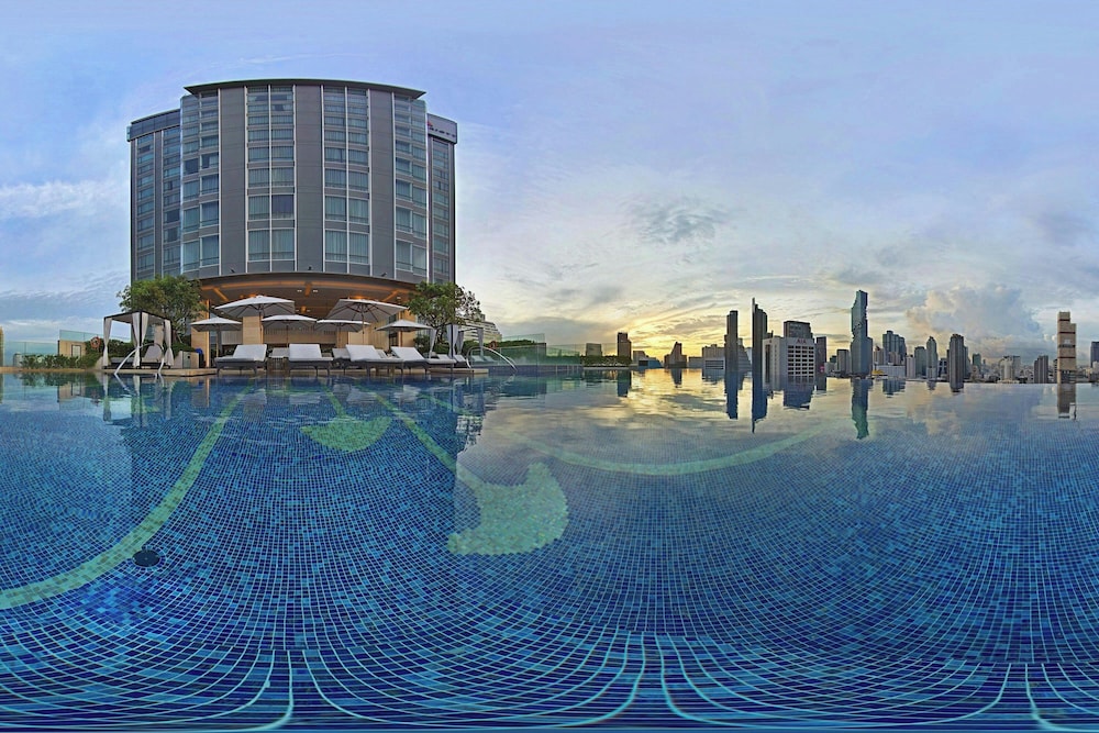 Bangkok Marriott Hotel The Surawongse — Swimming pool in Bangkok, Bangkok