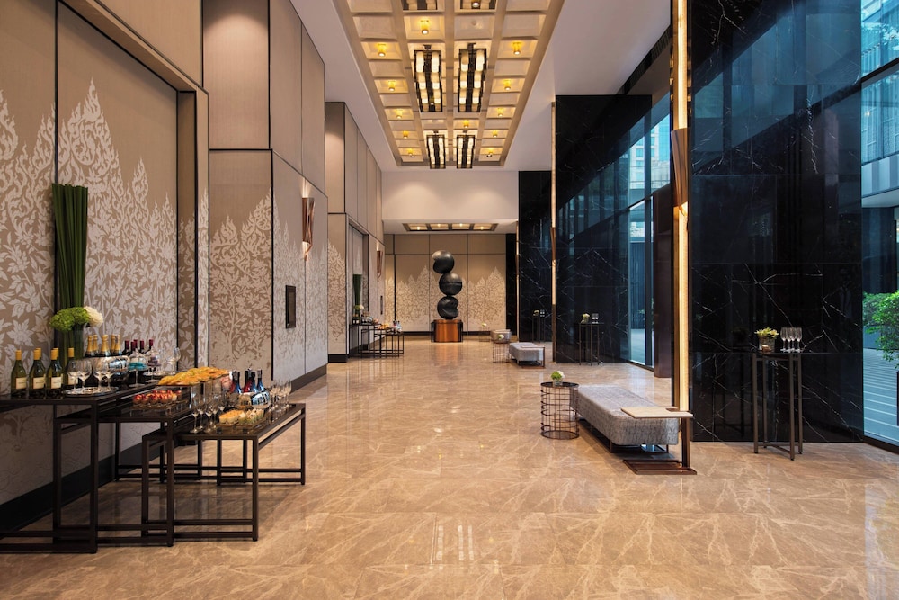 Bangkok Marriott Hotel The Surawongse — Restaurant & bars in Bangkok, Bangkok