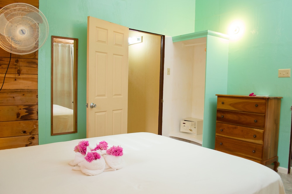 The Westender Inn — Hotel rooms in Negril
