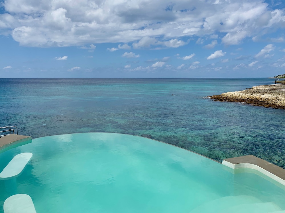 The Westender Inn — Swimming pool in Negril