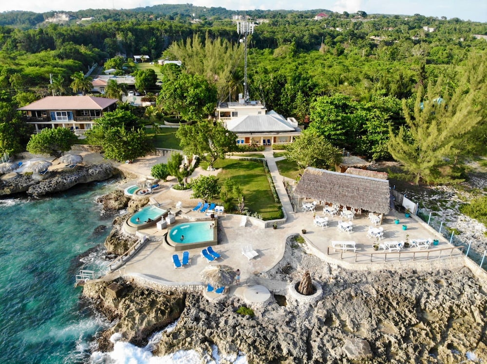 The Westender Inn — Swimming pool in Negril