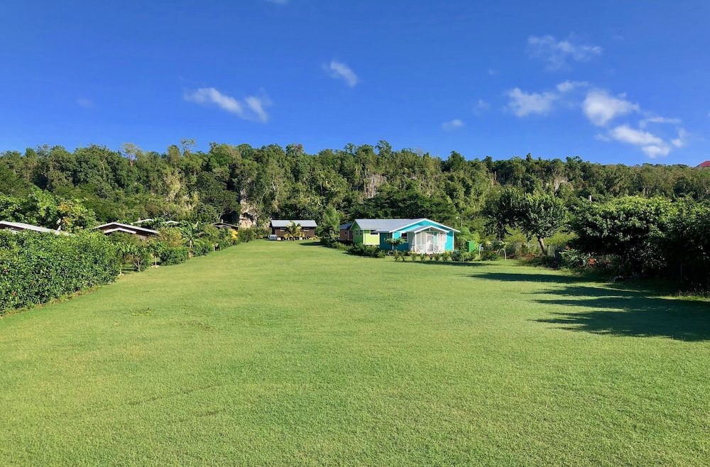 The Westender Inn — Hotel building in Negril