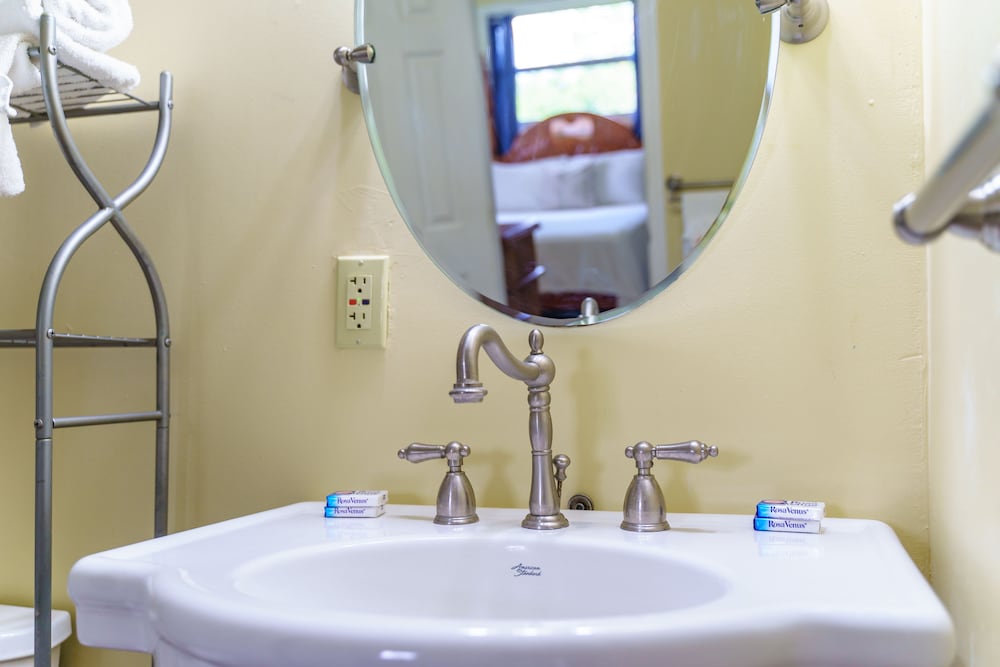 The Westender Inn — Hotel rooms in Negril