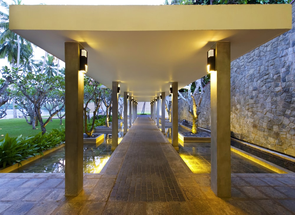 Avani Kalutara Resort — Hotel building in Kalutara
