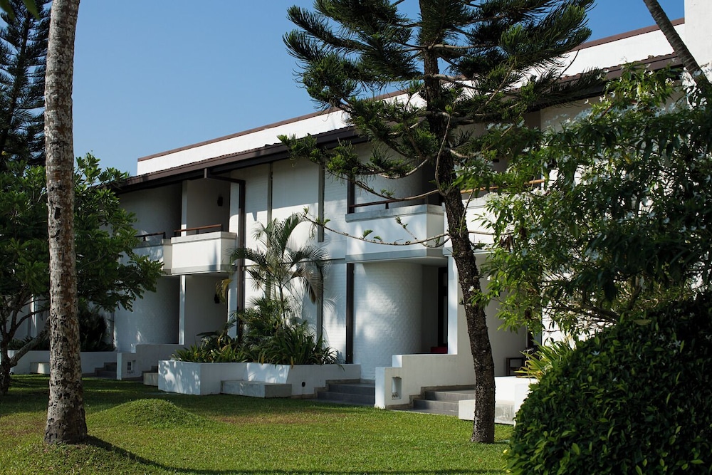 Avani Kalutara Resort — Hotel building in Kalutara
