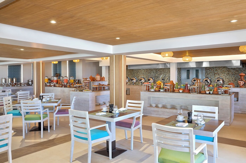 Avani Kalutara Resort — Restaurant & bars in Kalutara