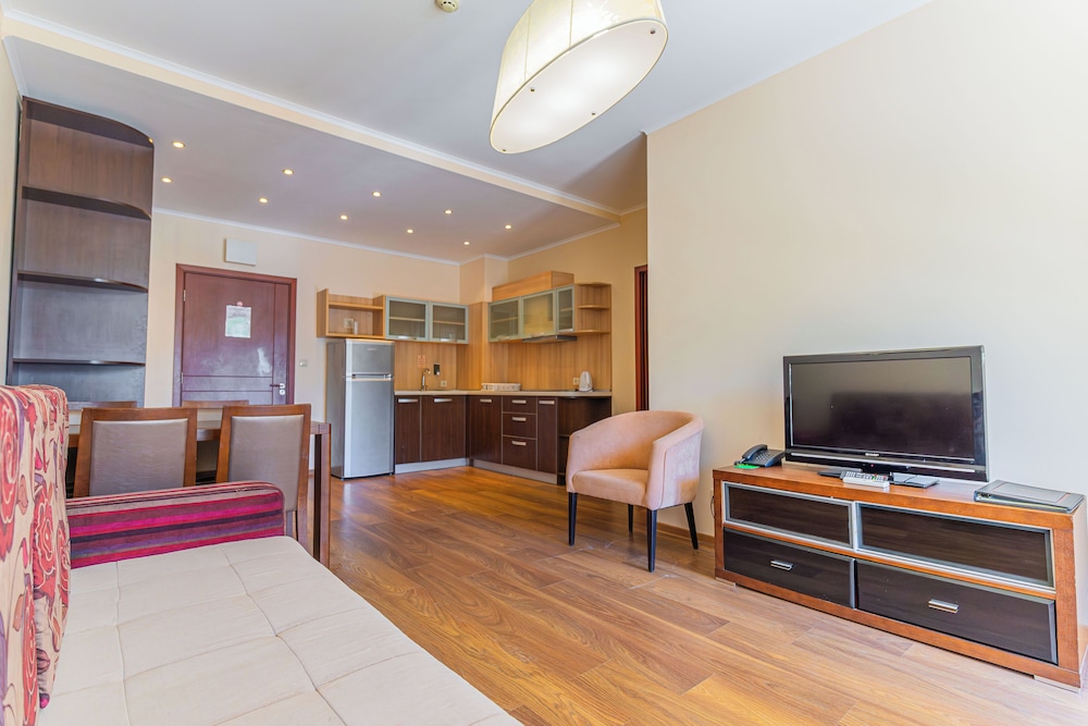 Apart Hotel Golden Line — Hotel rooms in Golden Sands, Varna Region
