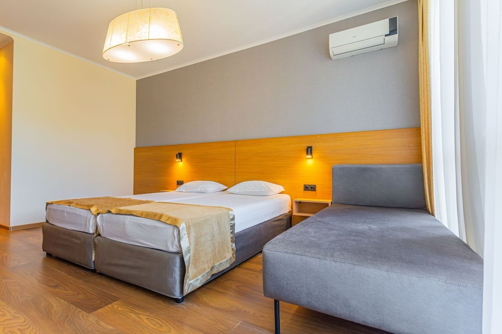 Apart Hotel Golden Line — Hotel rooms in Golden Sands, Varna Region