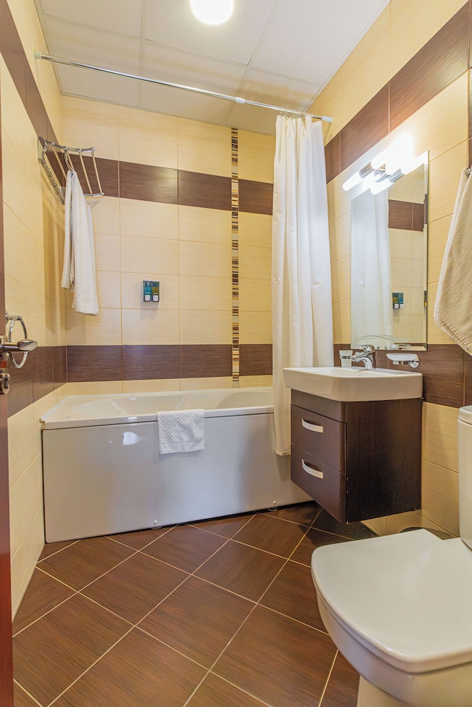 Apart Hotel Golden Line — Hotel rooms in Golden Sands, Varna Region