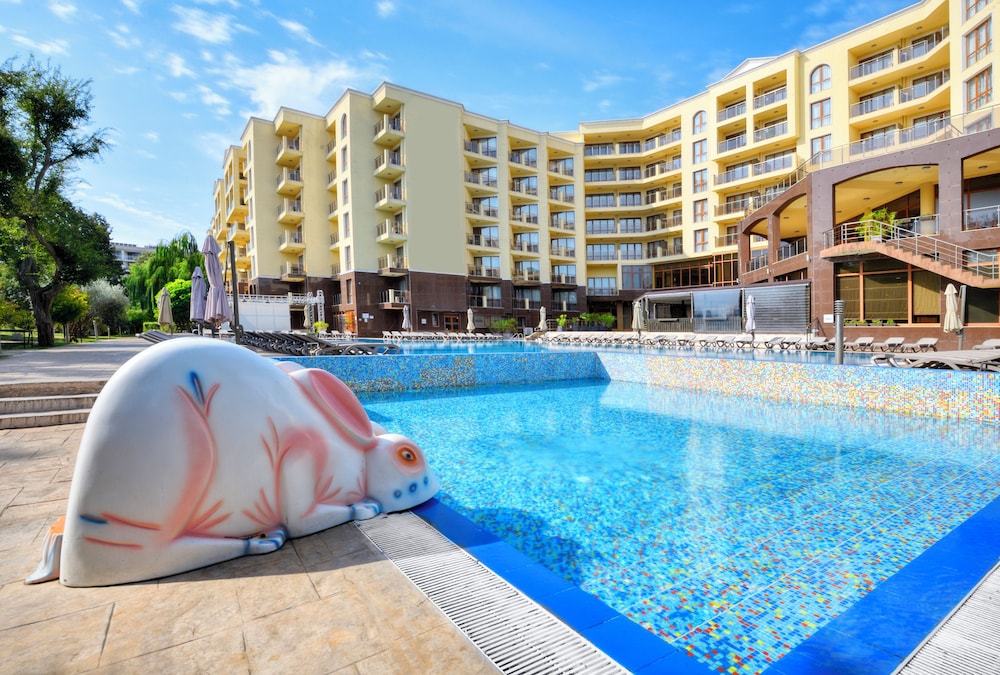 Apart Hotel Golden Line — Swimming pool in Golden Sands, Varna Region