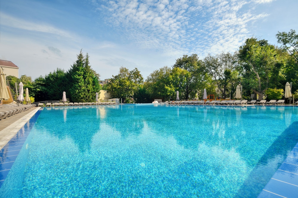 Apart Hotel Golden Line — Swimming pool in Golden Sands, Varna Region