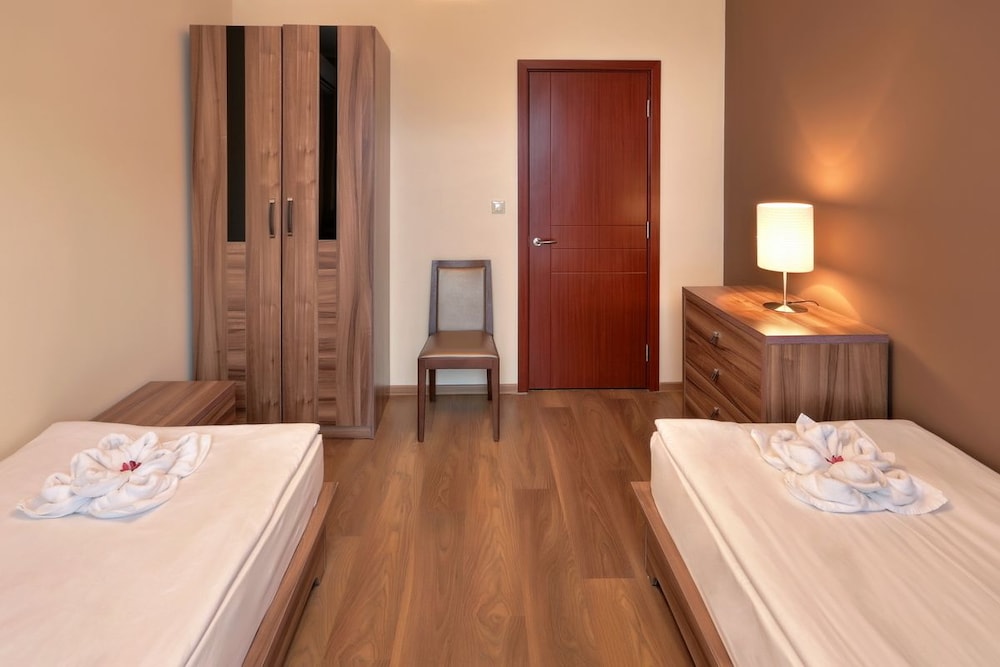Apart Hotel Golden Line — Hotel rooms in Golden Sands, Varna Region