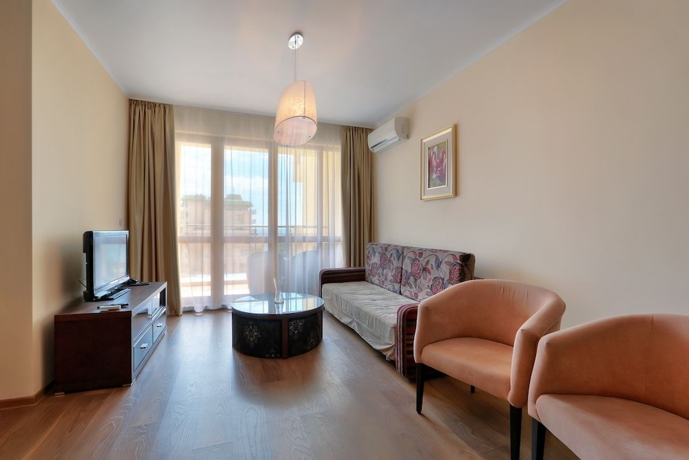 Apart Hotel Golden Line — Hotel rooms in Golden Sands, Varna Region