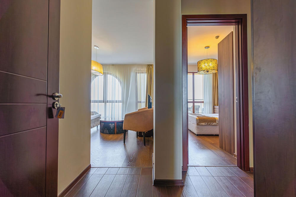 Apart Hotel Golden Line — Hotel rooms in Golden Sands, Varna Region